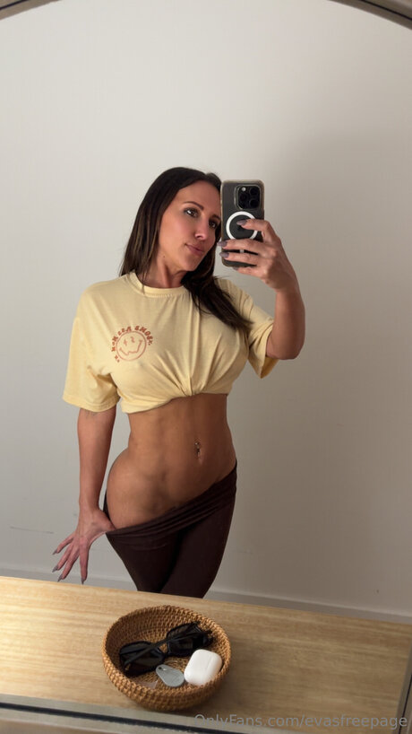 Nacktes geleaktes OnlyFans-Foto von Evasfreepage