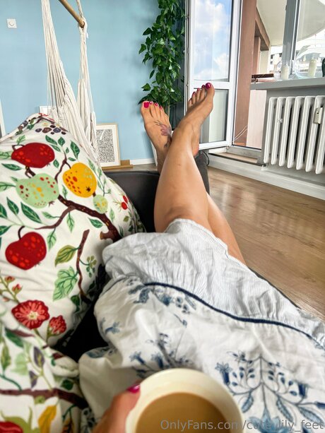 Nacktes geleaktes OnlyFans-Foto von Cute Lily Feet