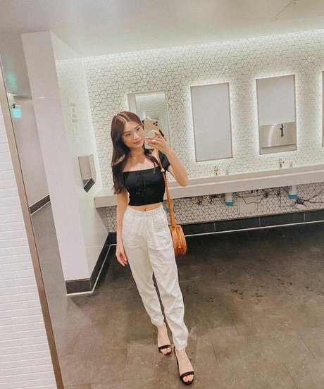 Nacktes geleaktes OnlyFans-Foto von Ashley Liao