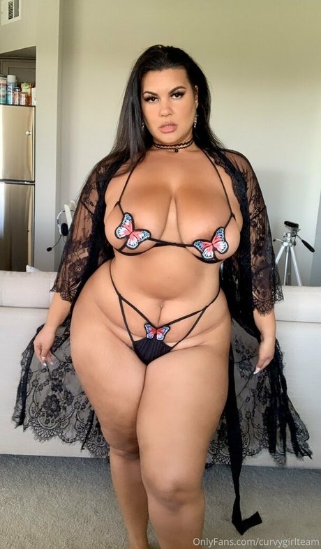 Nacktes geleaktes OnlyFans-Foto von Curvygirlteam