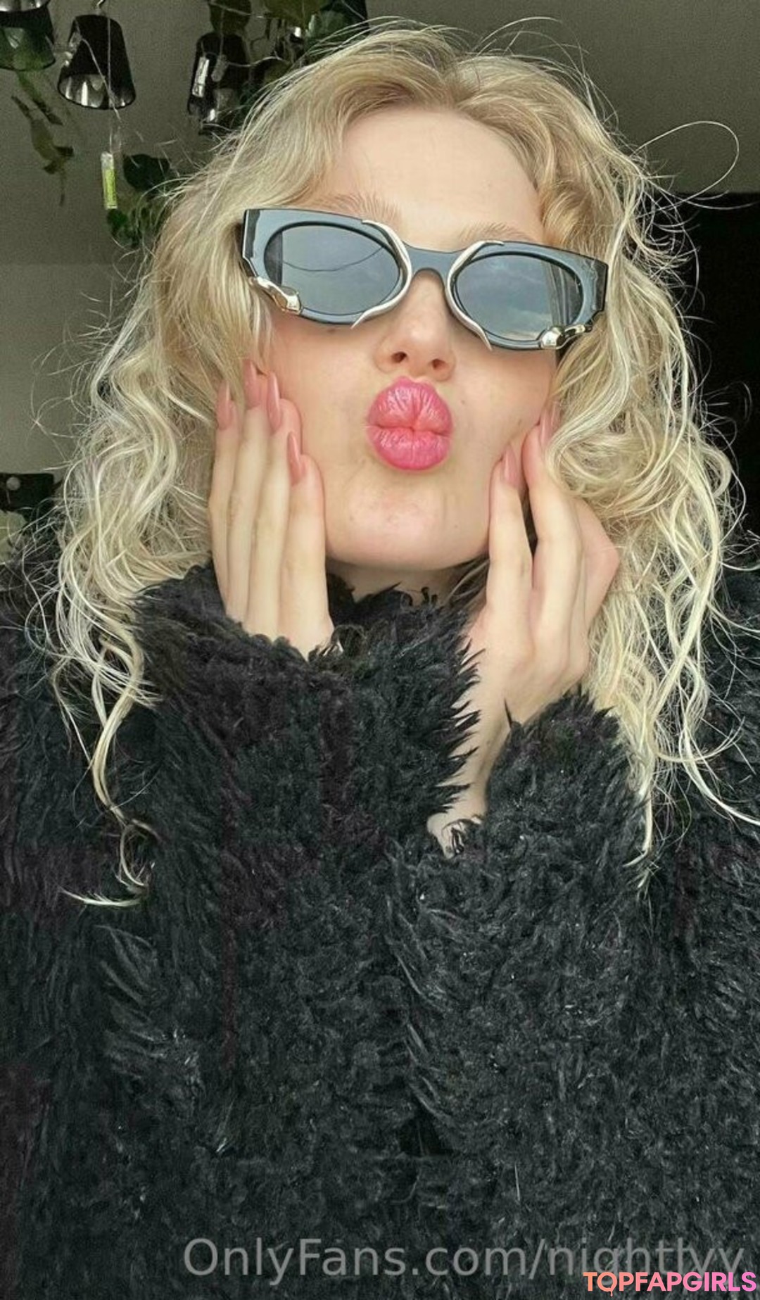 Nacktes geleaktes OnlyFans-Foto von Nightlyy #1053