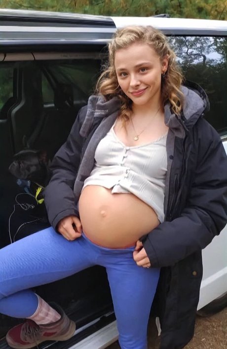 Nacktes geleaktes OnlyFans-Foto von Chloe Grace Moretz
