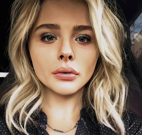 Nacktes geleaktes OnlyFans-Foto von Chloe Grace Moretz