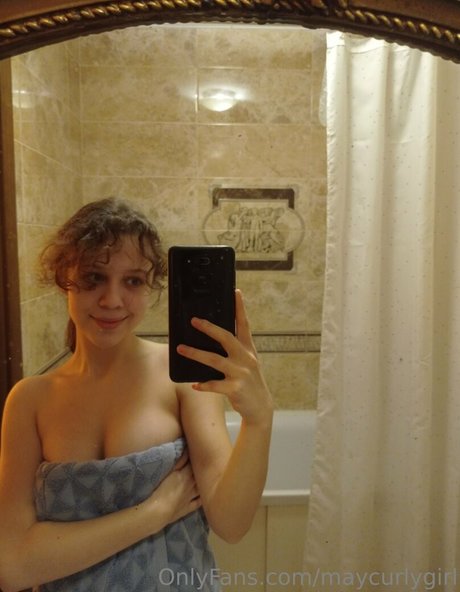 Nacktes geleaktes OnlyFans-Foto von Maycurlygirl