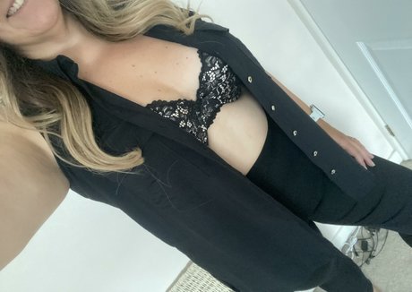 Nacktes geleaktes OnlyFans-Foto von Nurse Rachel