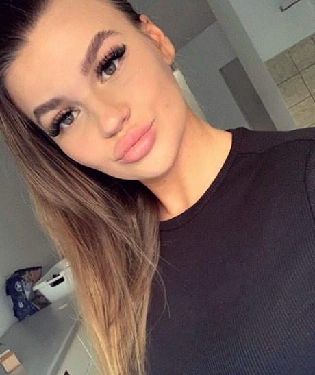 Nacktes geleaktes OnlyFans-Foto von Sarah Slavo