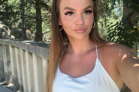 Nacktes geleaktes OnlyFans-Foto von Sarah Slavo