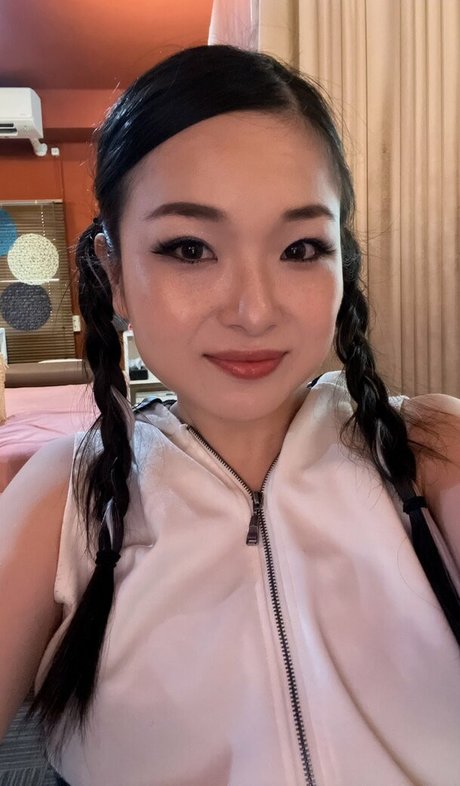 Nacktes geleaktes OnlyFans-Foto von Childish Lina