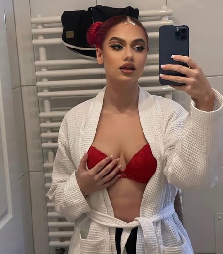 Nacktes geleaktes OnlyFans-Foto von Badmomzjay