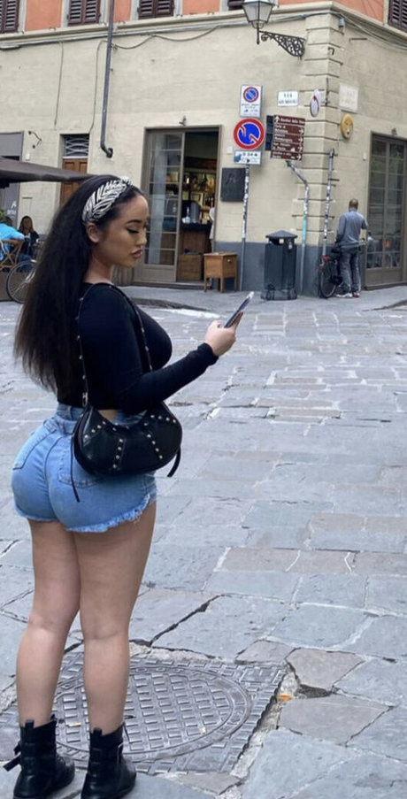 Nacktes geleaktes OnlyFans-Foto von Axela Chen