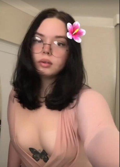 Nacktes geleaktes OnlyFans-Foto von Miaumiauloira