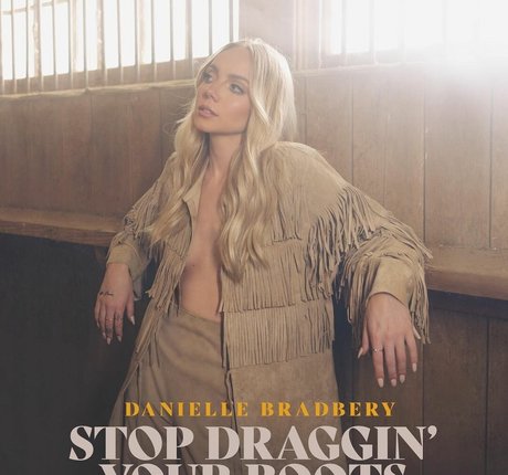 Nacktes geleaktes OnlyFans-Foto von Danielle Bradbery