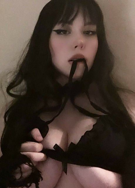 Nacktes geleaktes OnlyFans-Foto von Sinnnsro