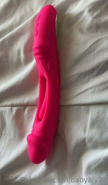 Nacktes geleaktes OnlyFans-Foto von Babyaly21