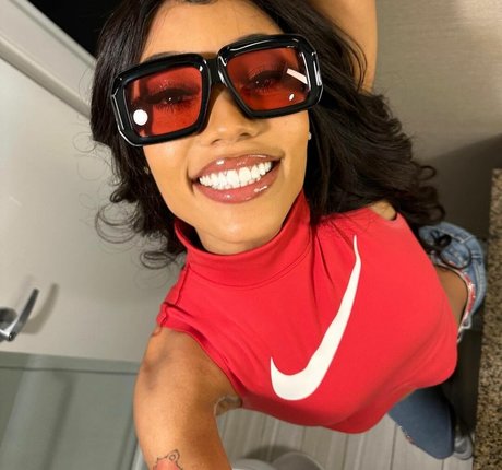 Nacktes geleaktes OnlyFans-Foto von Coi Leray