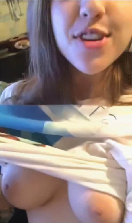 Nacktes geleaktes OnlyFans-Foto von Frivolousfox Asmr