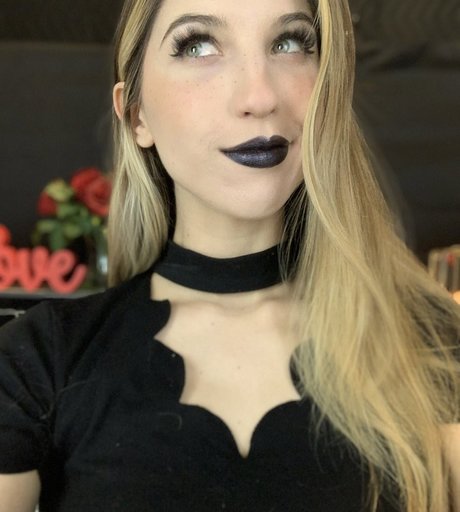 Nacktes geleaktes OnlyFans-Foto von Frivolousfox Asmr