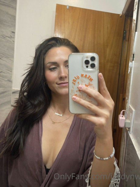 Nacktes geleaktes OnlyFans-Foto von Jordyn Woodruff