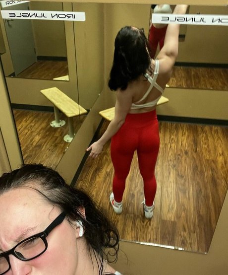 Nacktes geleaktes OnlyFans-Foto von Musclemommy002