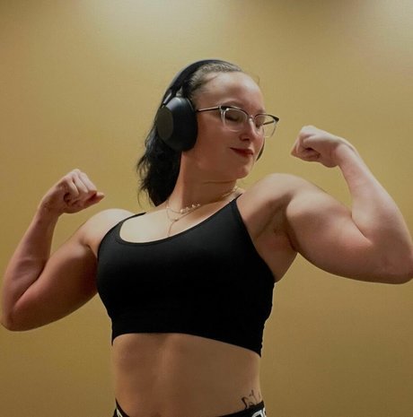 Nacktes geleaktes OnlyFans-Foto von Musclemommy002