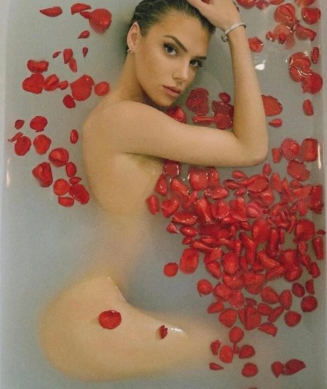 Nacktes geleaktes OnlyFans-Foto von Alissa Violet
