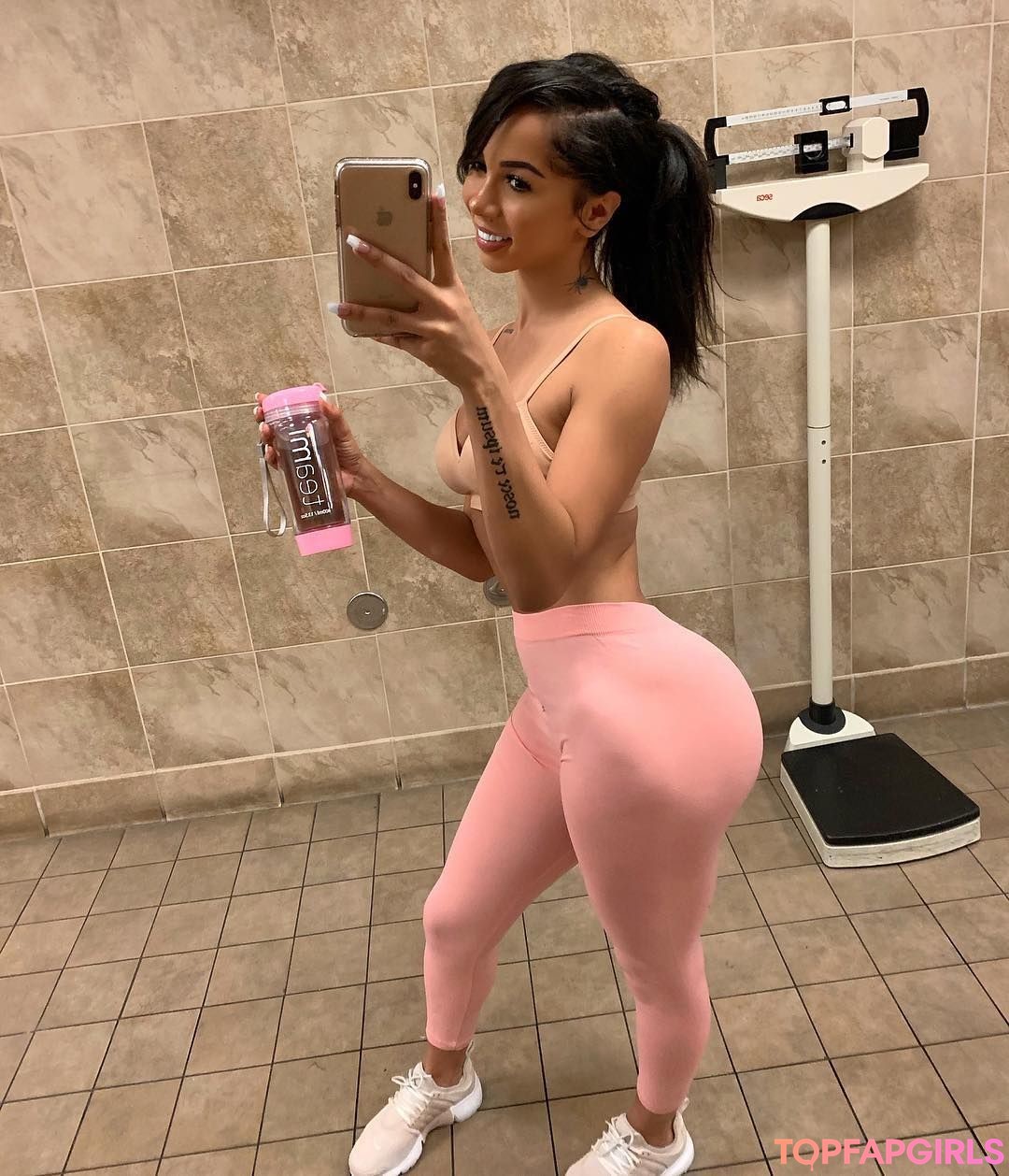 Nacktes geleaktes OnlyFans-Foto von Brittany Renner #1115