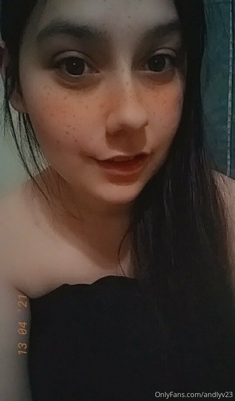 Nacktes geleaktes OnlyFans-Foto von Andlyfree