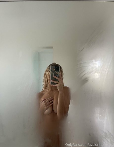 Nacktes geleaktes OnlyFans-Foto von Avalon Nadfalusi
