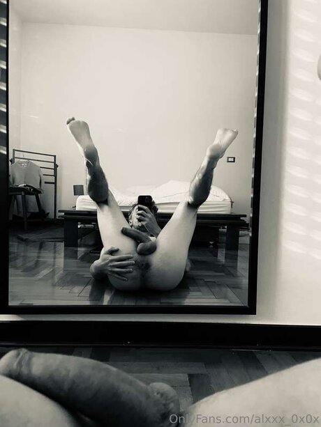 Nacktes geleaktes OnlyFans-Foto von Alxxx 0x0x