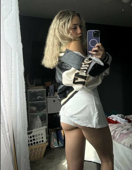 Nacktes geleaktes OnlyFans-Foto von Faith Enokian