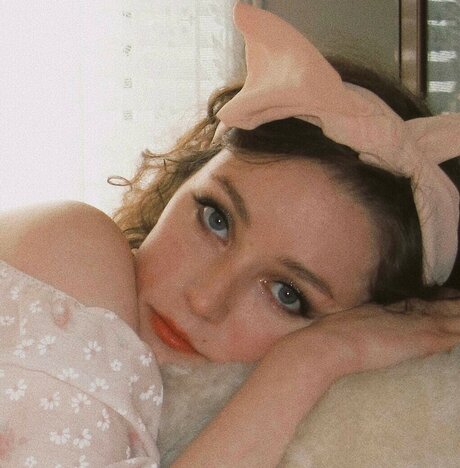 Nacktes geleaktes OnlyFans-Foto von Nicole Dollanganger