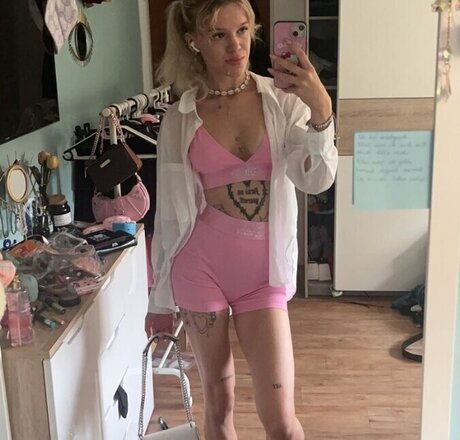 Nacktes geleaktes OnlyFans-Foto von Kennt