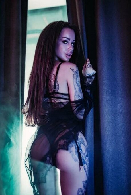 Nacktes geleaktes OnlyFans-Foto von Suzanitta