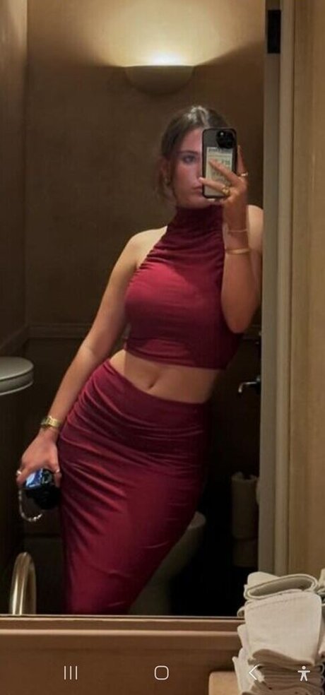 Lauramjj_