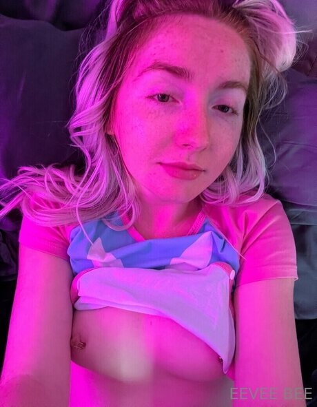 Nacktes geleaktes OnlyFans-Foto von Ginger Amp Eevee