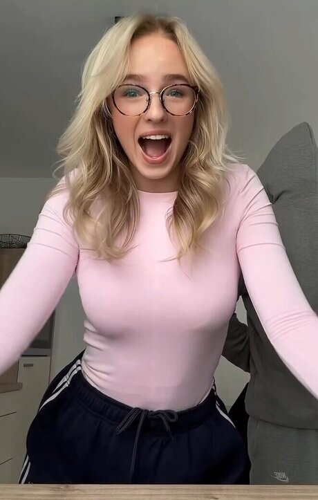 Nacktes geleaktes OnlyFans-Foto von Emely Winkler