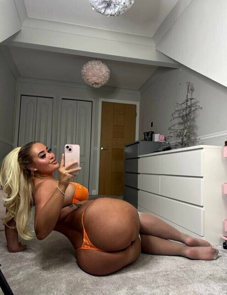 Nacktes geleaktes OnlyFans-Foto von Bigboobzbarbie