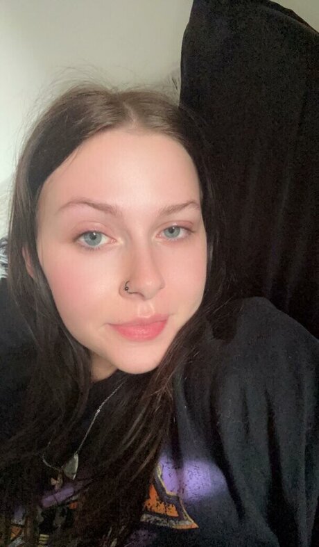 Nacktes geleaktes OnlyFans-Foto von Lilyrainxoxo