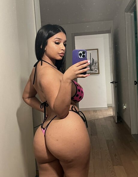 Nacktes geleaktes OnlyFans-Foto von Thumb Alina