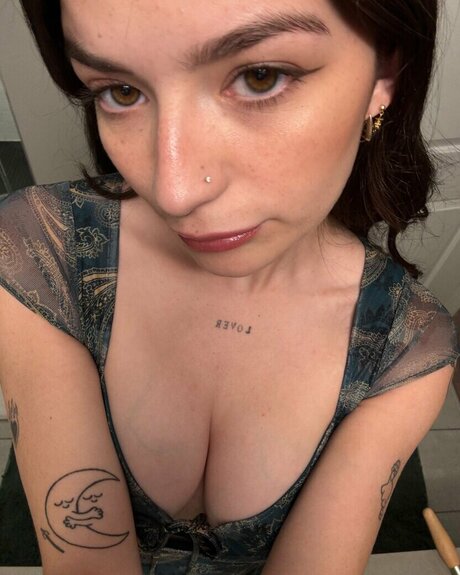 Nacktes geleaktes OnlyFans-Foto von Femmaninomenon