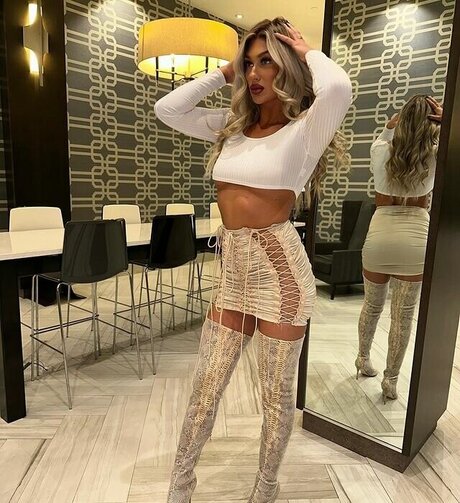 Izzi Dame