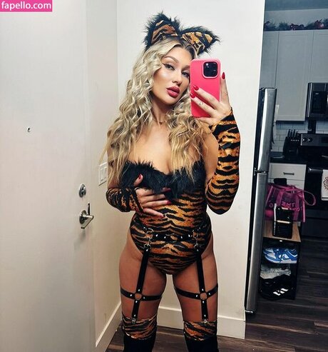 Izzi Dame