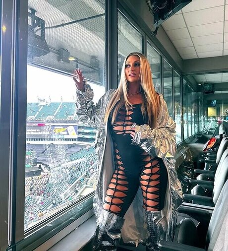 Izzi Dame