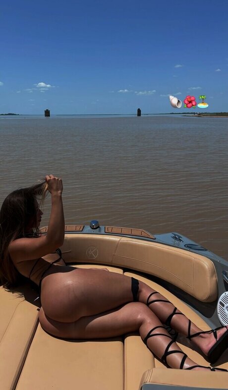 Nacktes geleaktes OnlyFans-Foto von Nara Arce