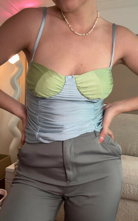 Nacktes geleaktes OnlyFans-Foto von Camille Lv