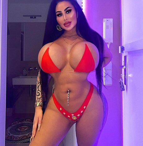 Nacktes geleaktes OnlyFans-Foto von Real Barbie Berlin