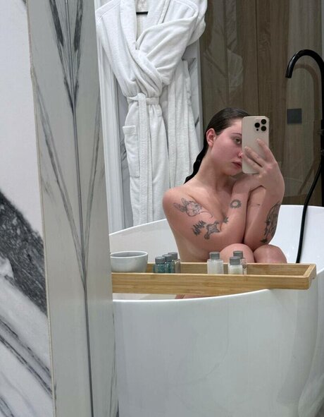 Nacktes geleaktes OnlyFans-Foto von Enina24