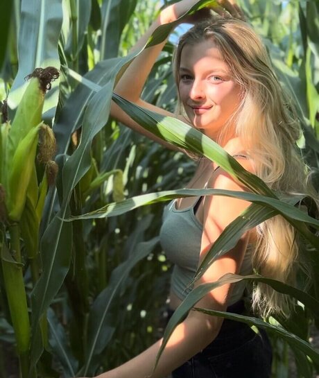 Nacktes geleaktes OnlyFans-Foto von Paulas Landleben