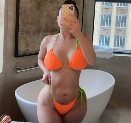 Nacktes geleaktes OnlyFans-Foto von Lissierockz