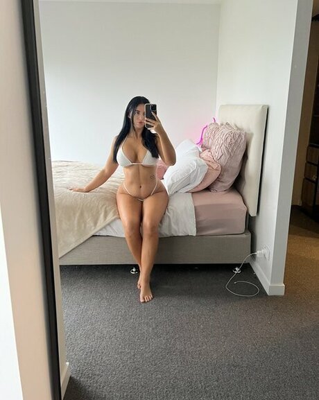 Nacktes geleaktes OnlyFans-Foto von Izzy Davies